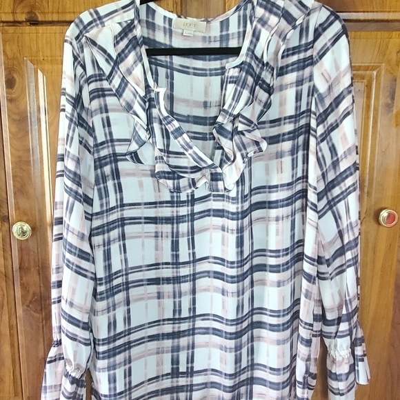 LOFT Pastel Pink Plaid Collared Size M Blouse - Picture 6 of 7